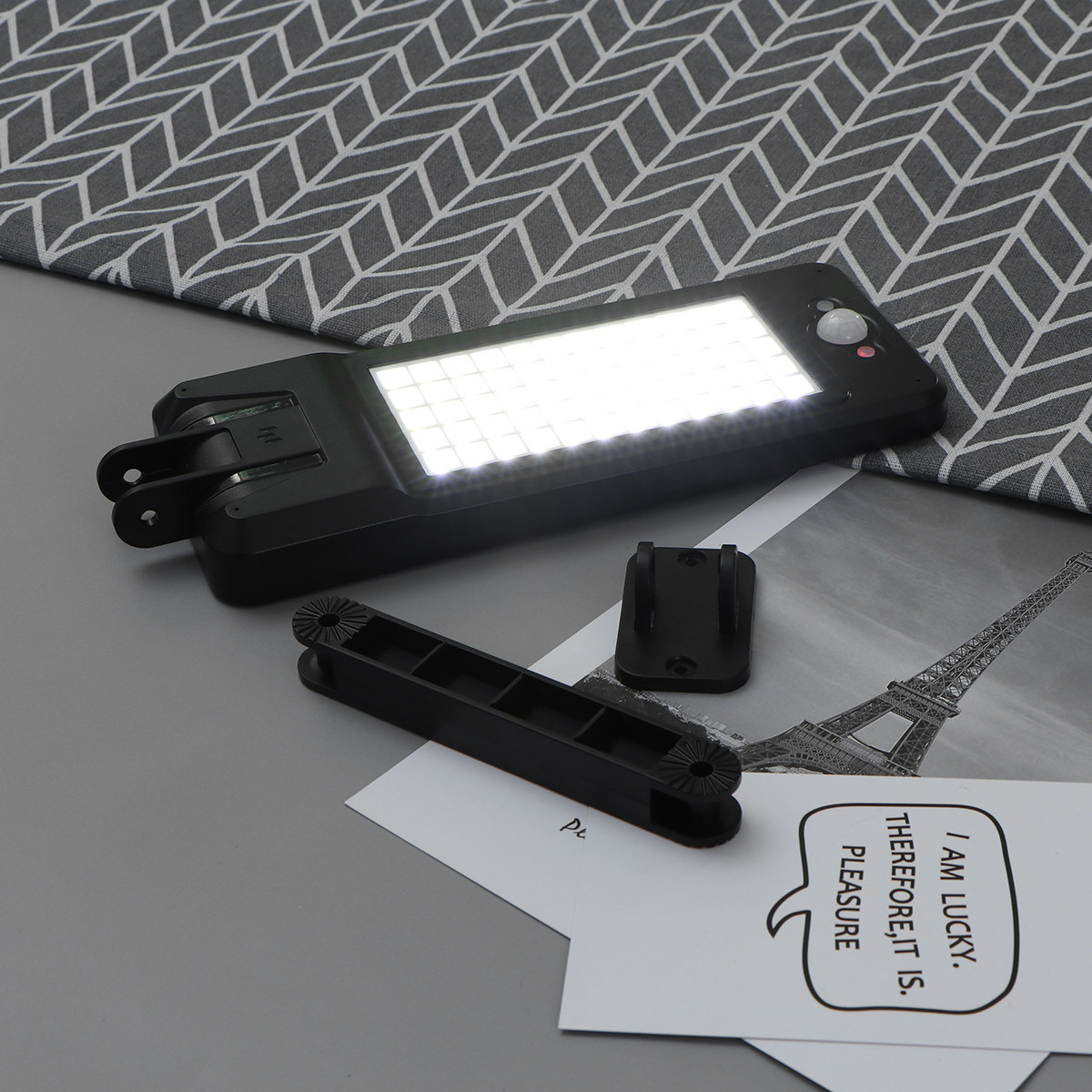 Lampa ścienna zasilana energią – Pool Light Solar Rechargeable recenzja i cena